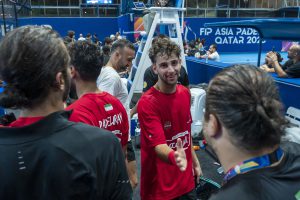 حمایت داوران و مسئولان مسابقه تنیس